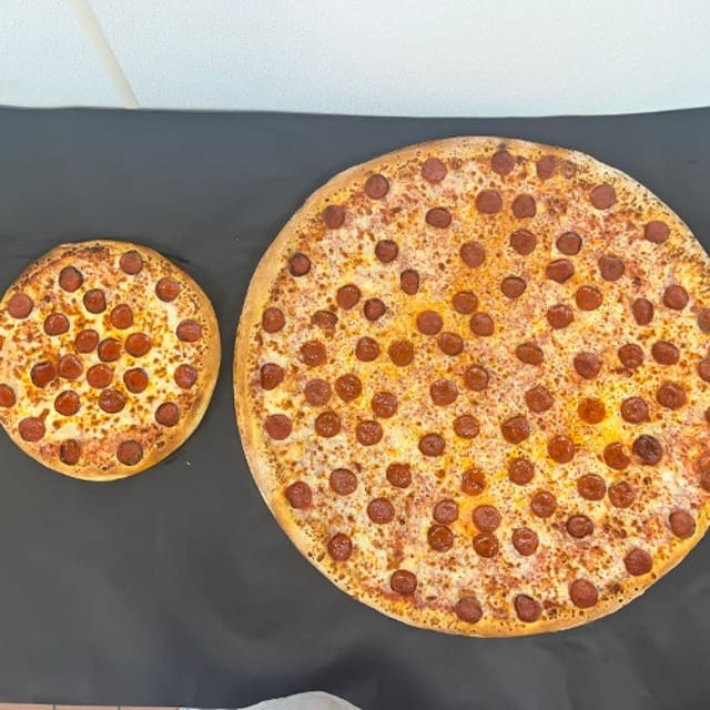 One Topping party piiza.