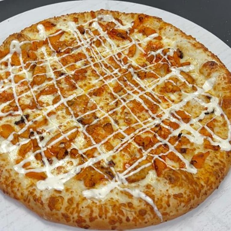 Buffalo Pizza: A Spicy Slice of Heaven