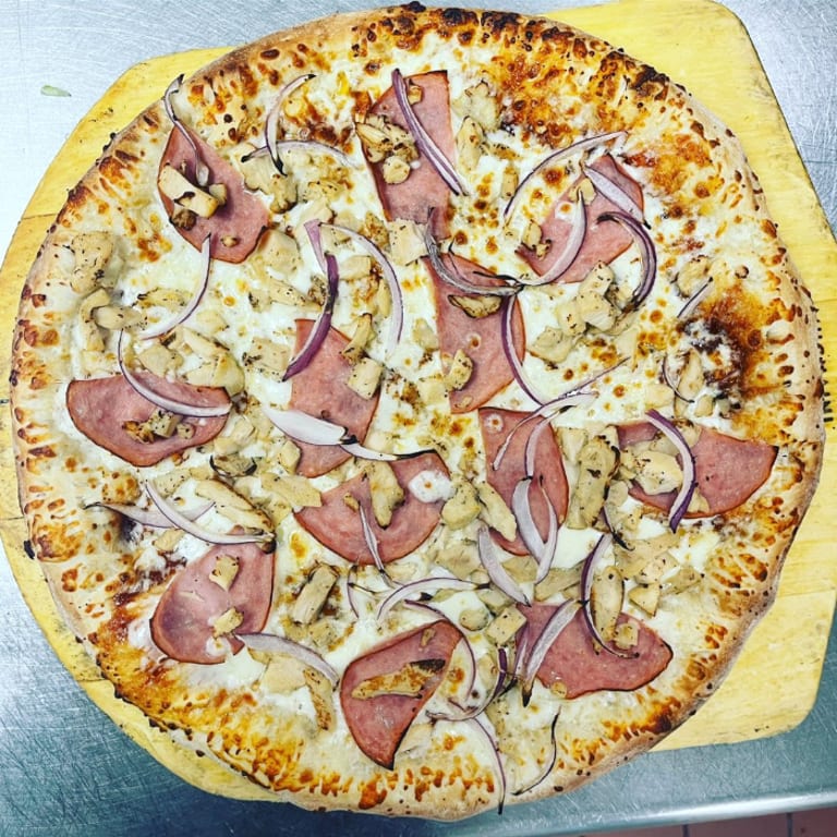 Buffalo Pizza: A Spicy Slice of Heaven